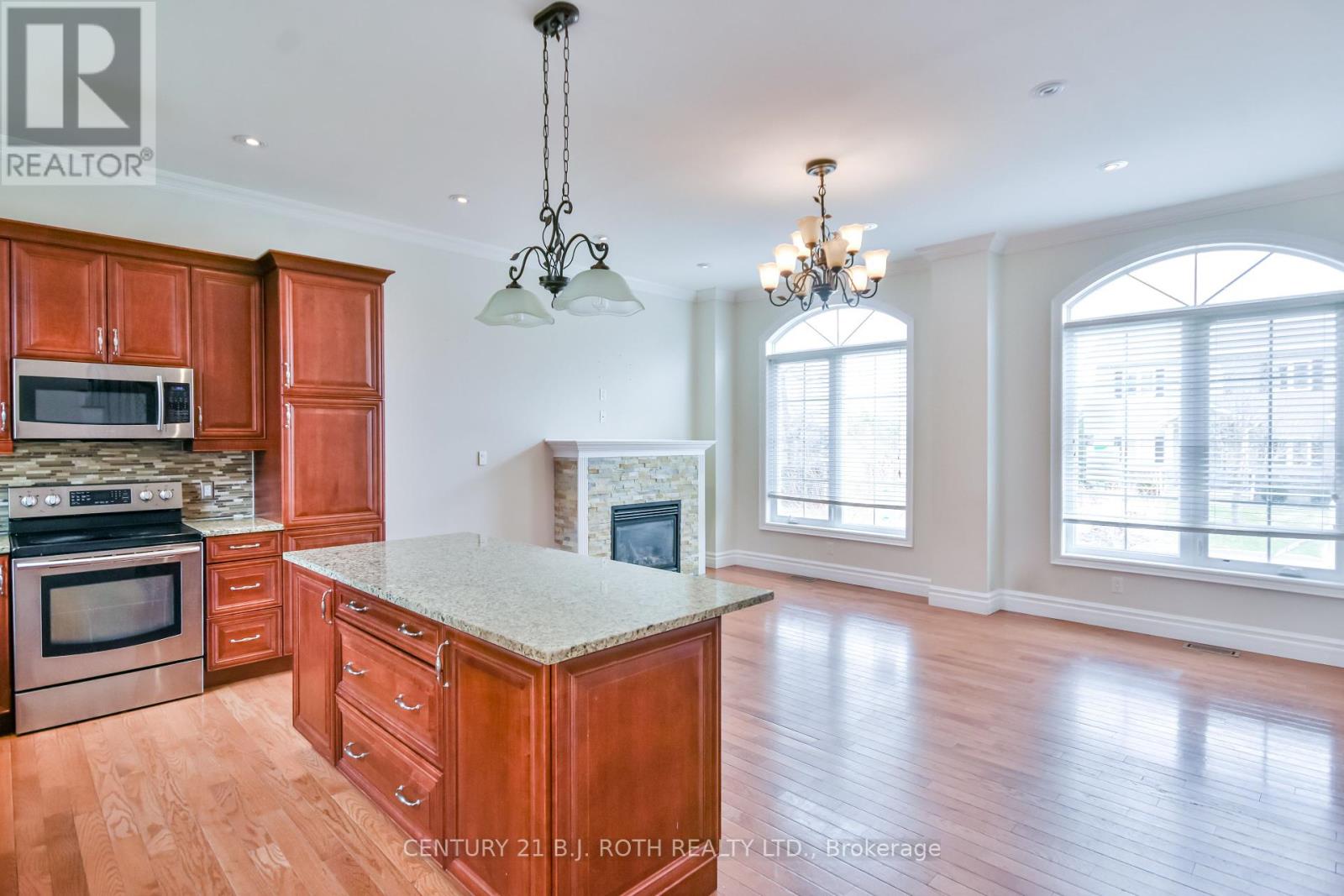 Photo 10 of 16 Gray Lane, Barrie ON