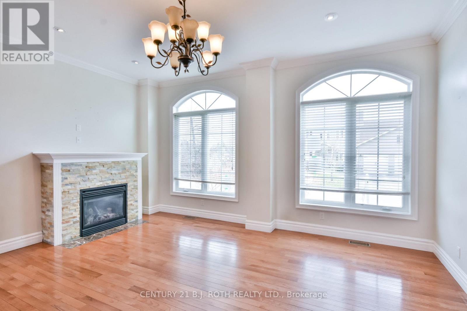 Photo 12 of 16 Gray Lane, Barrie ON
