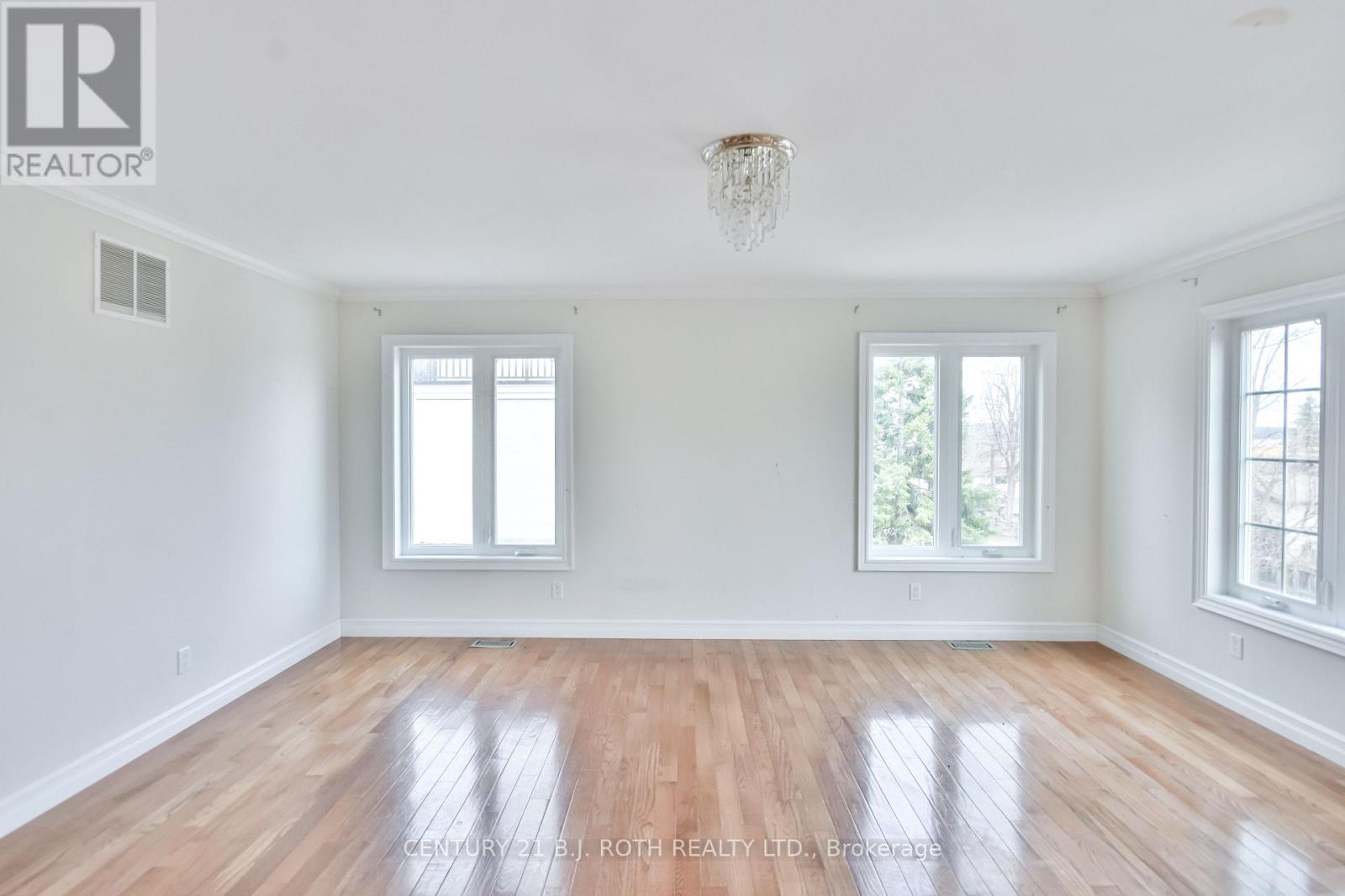 Photo 18 of 16 Gray Lane, Barrie ON