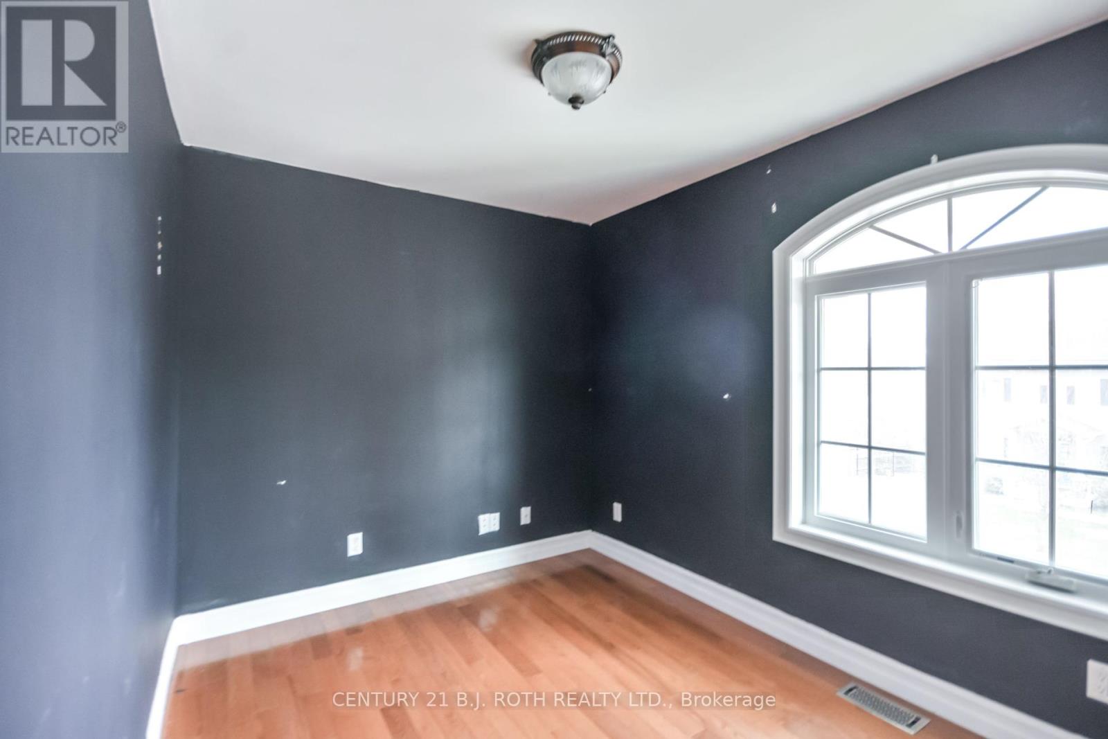 Photo 21 of 16 Gray Lane, Barrie ON