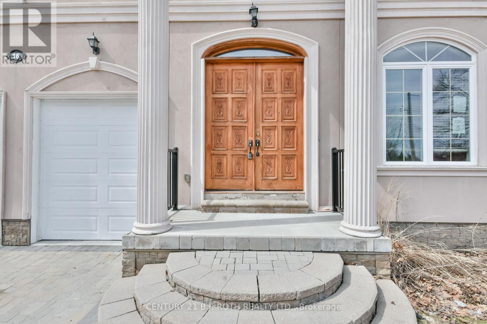 Photo 3 of 16 Gray Lane, Barrie ON