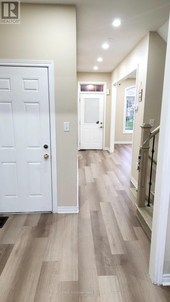 Photo 18 of 43 Devonsleigh Drive, Brampton ON