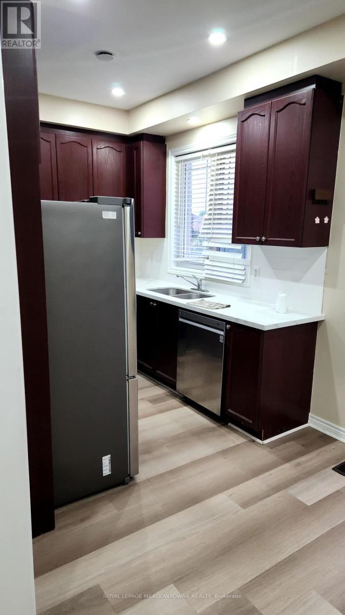 Photo 21 of 43 Devonsleigh Drive, Brampton ON
