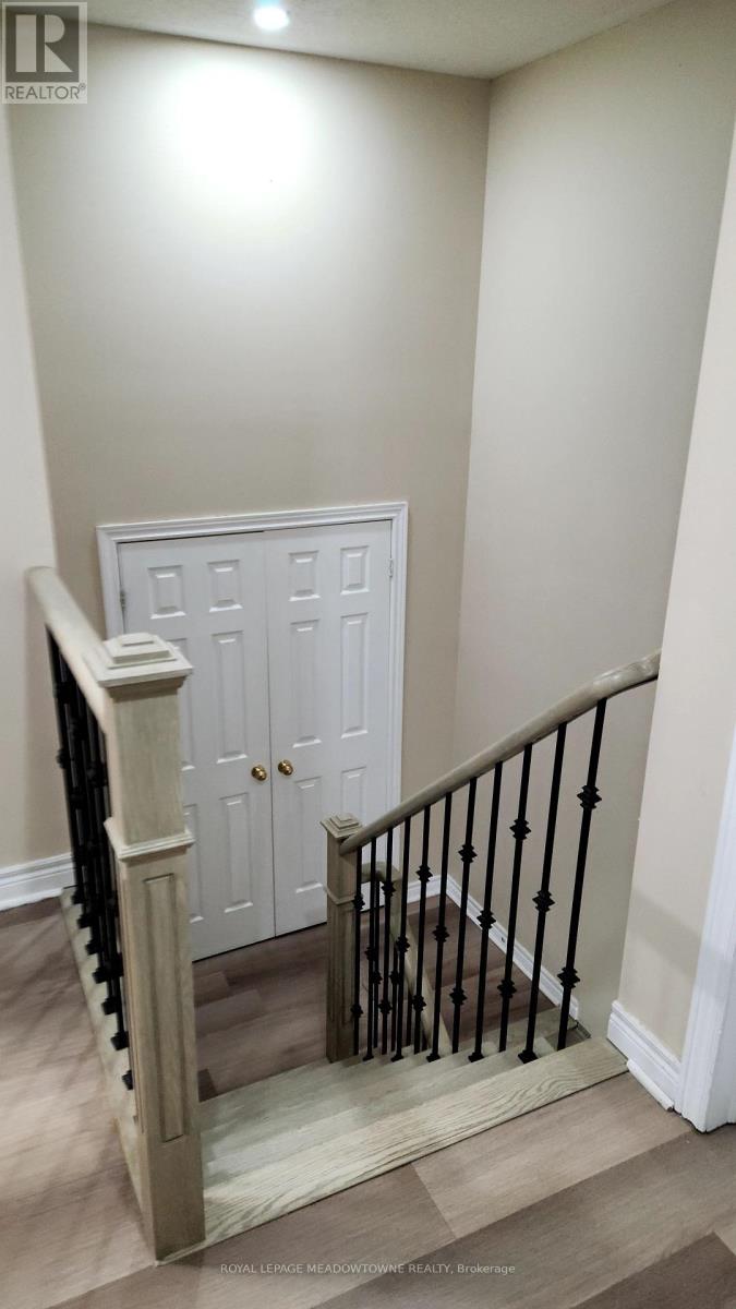 Photo 24 of 43 Devonsleigh Drive, Brampton ON