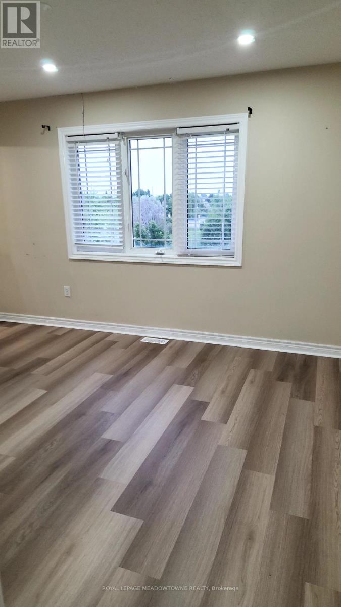 Photo 32 of 43 Devonsleigh Drive, Brampton ON