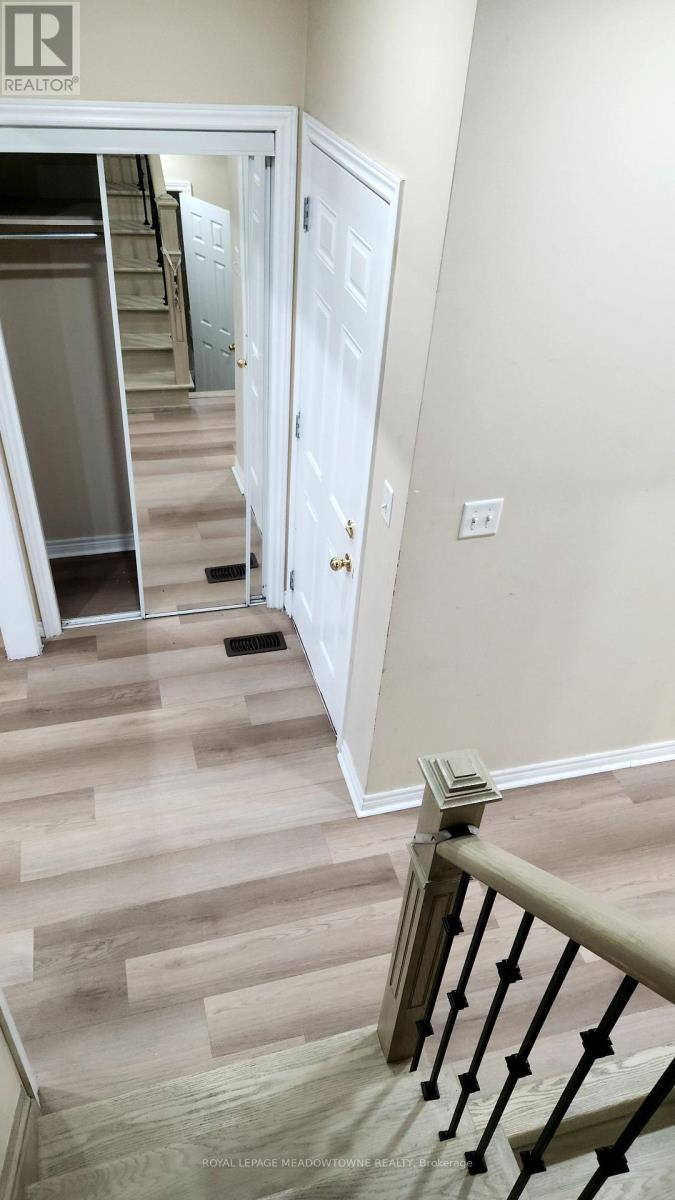Photo 35 of 43 Devonsleigh Drive, Brampton ON