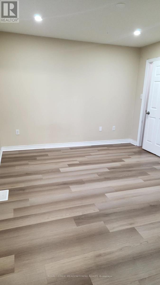 Photo 5 of 43 Devonsleigh Drive, Brampton ON