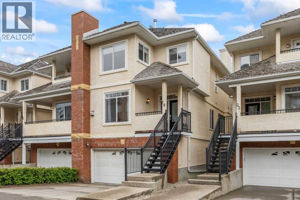 Photo 2 of 19 Sierra Morena Landing Sw, Calgary AB