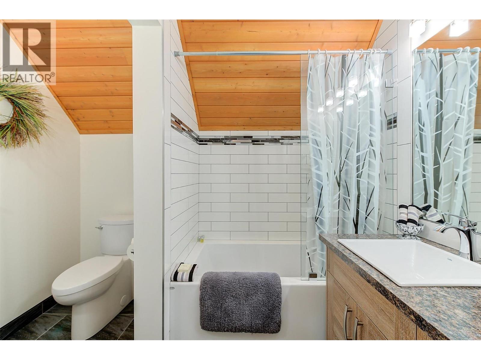  4495 Maxwell Road, Peachland