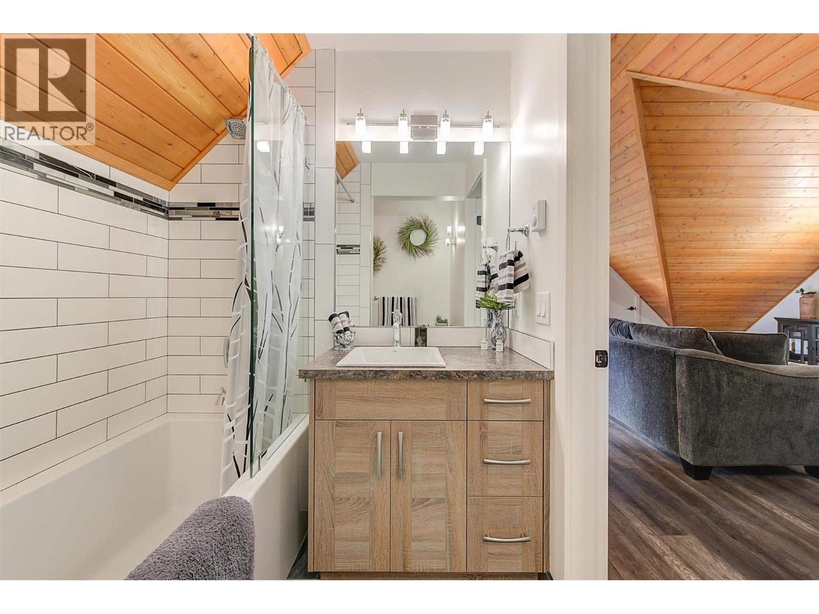  4495 Maxwell Road, Peachland