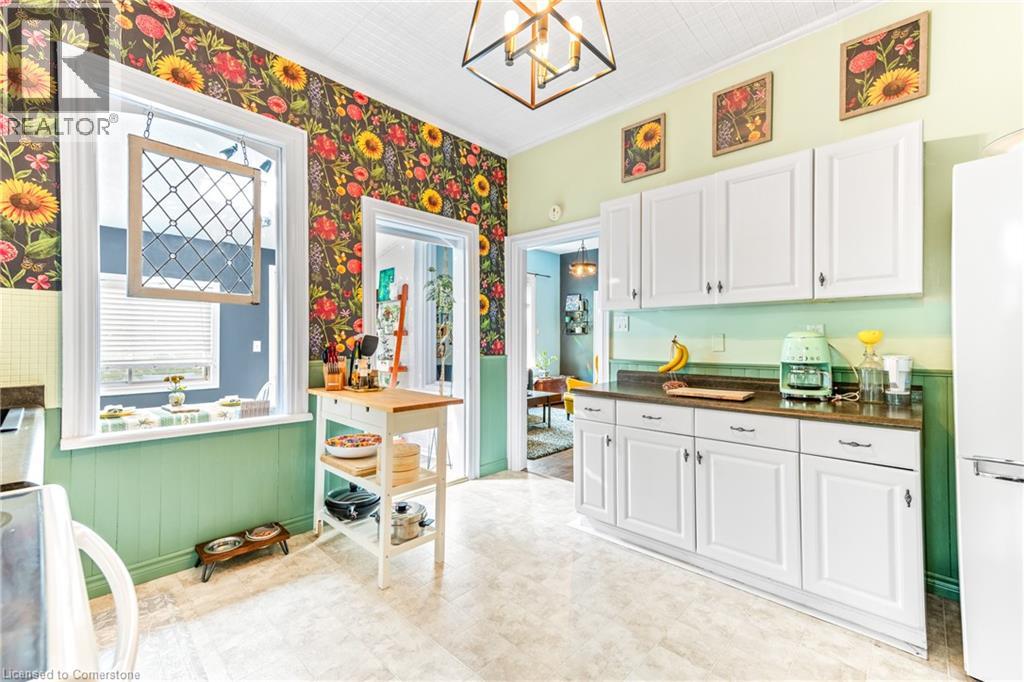 Photo 12 of 5 Metcalfe Street, Cambridge ON