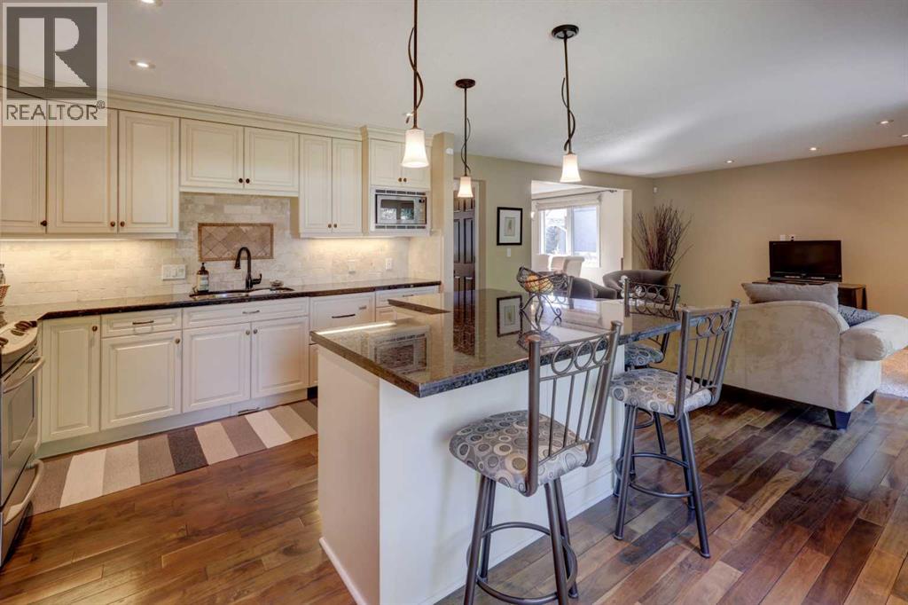 Photo 10 of 512 129 Avenue Se, Calgary AB