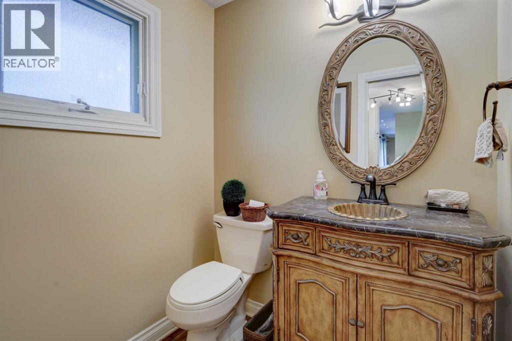 Photo 16 of 512 129 Avenue Se, Calgary AB