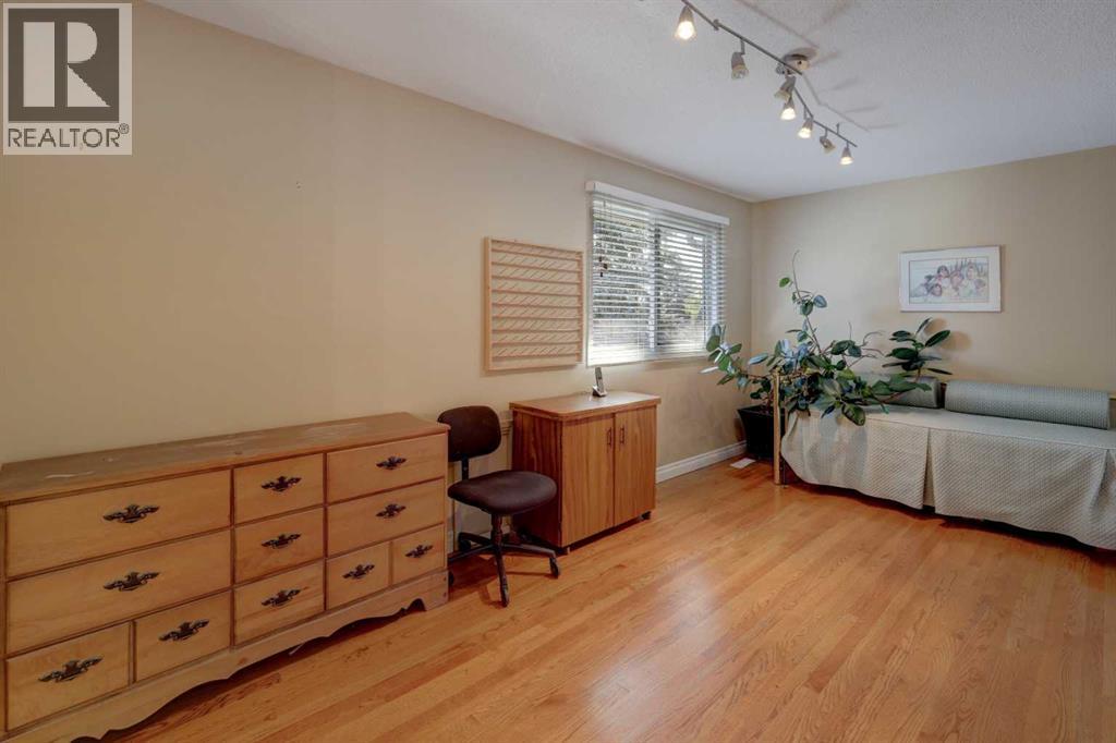 Photo 21 of 512 129 Avenue Se, Calgary AB