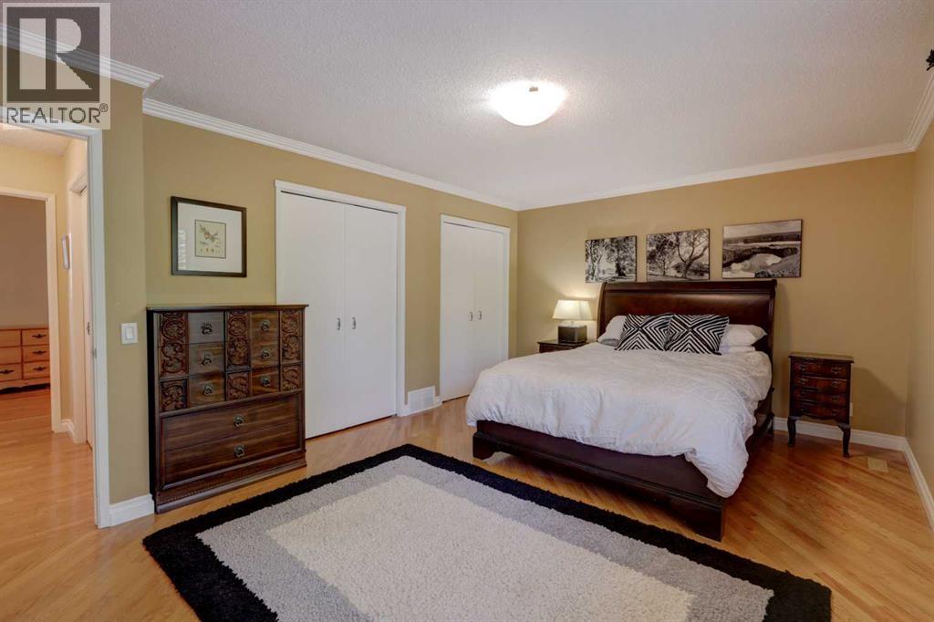 Photo 18 of 512 129 Avenue Se, Calgary AB