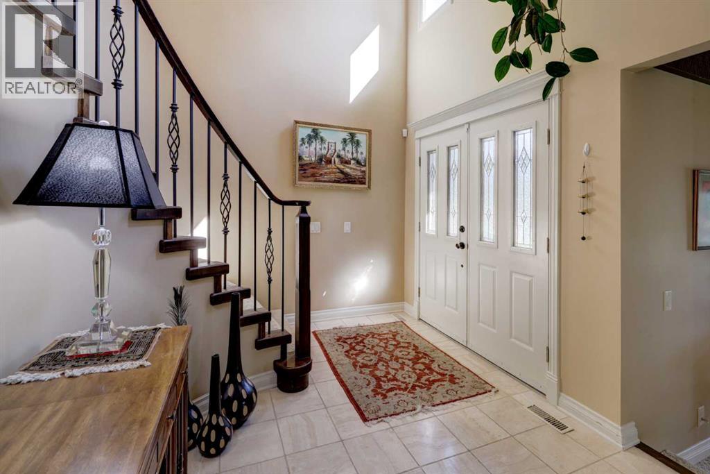 Photo 3 of 512 129 Avenue Se, Calgary AB