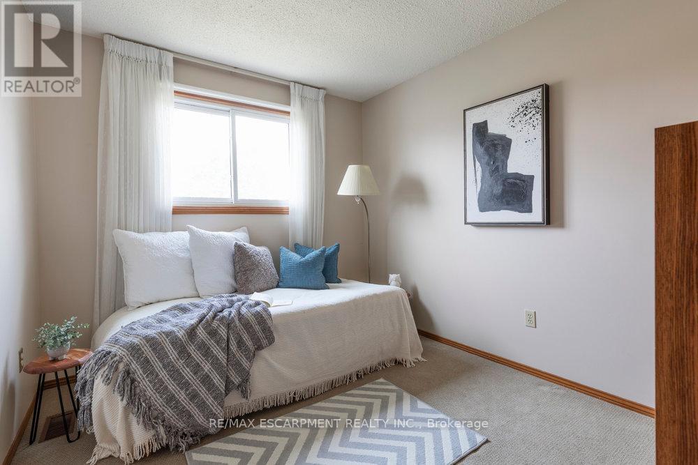 Photo 14 of 87 Strawberry Drive, Hamilton ON