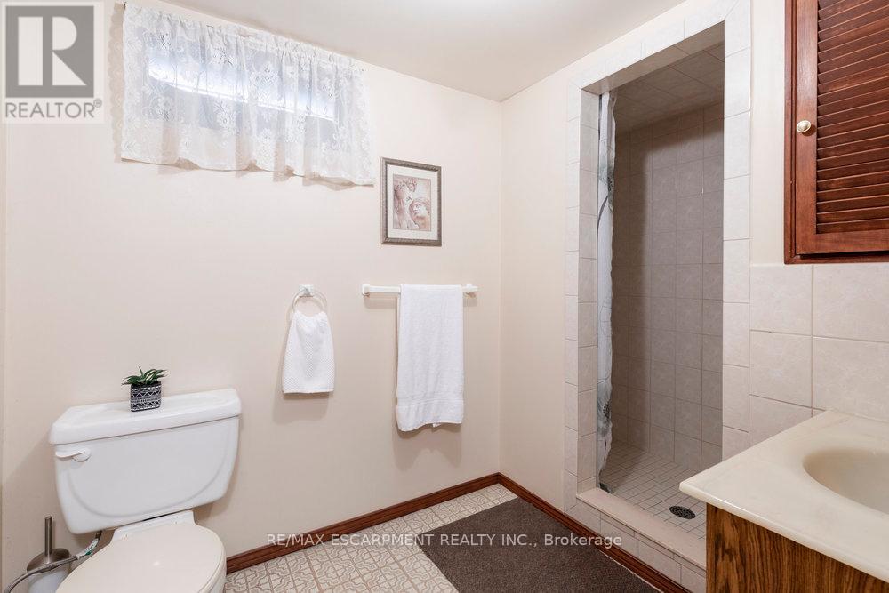 Photo 18 of 87 Strawberry Drive, Hamilton ON