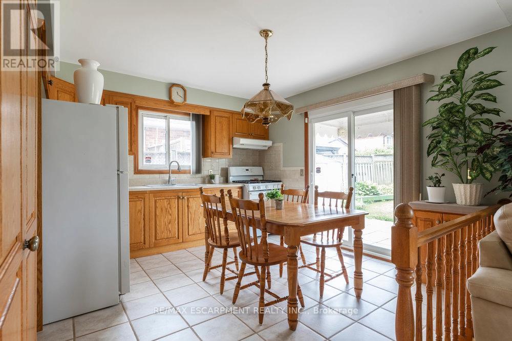 Photo 8 of 87 Strawberry Drive, Hamilton ON