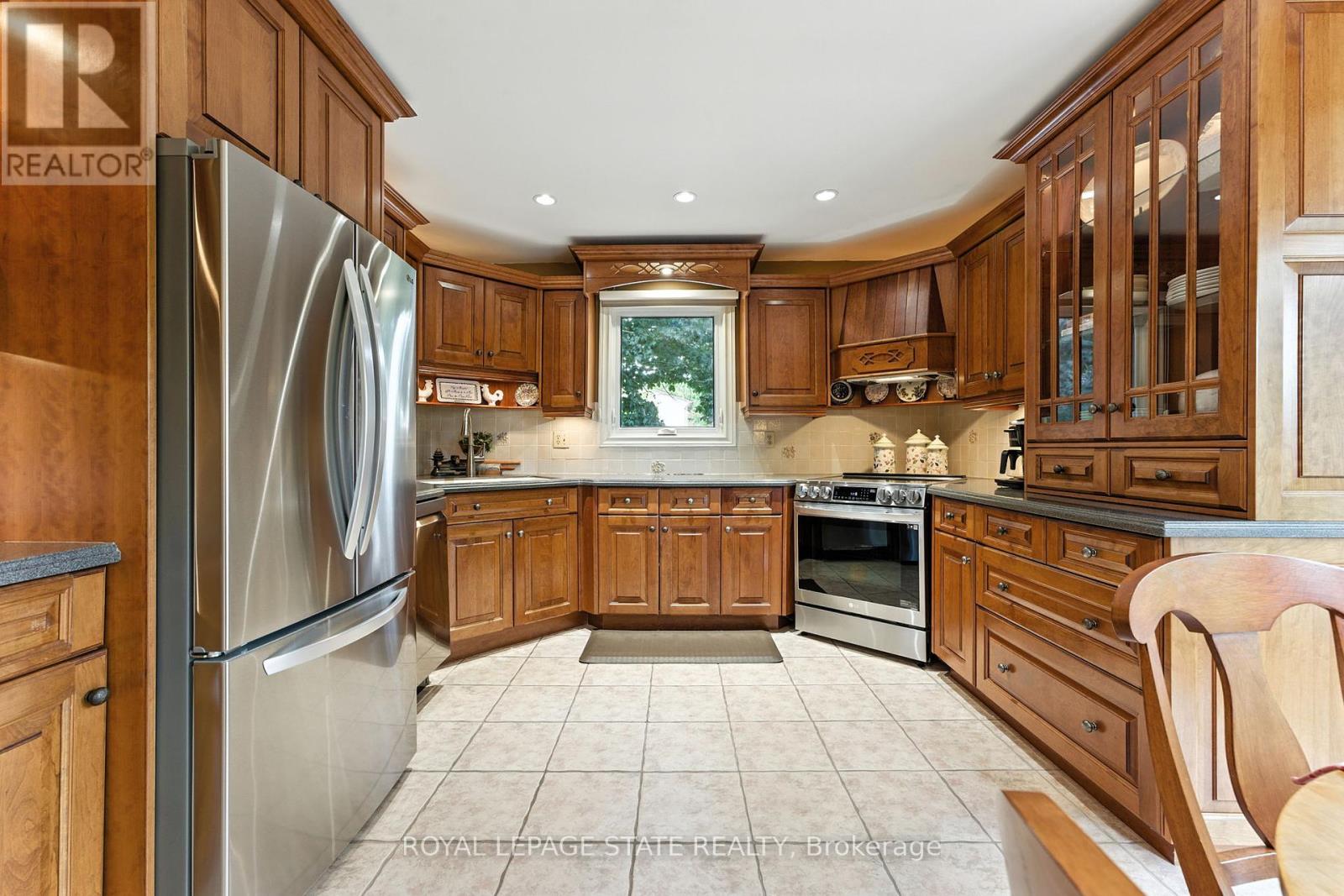 Photo 15 of 3 Atkins Drive, Hamilton ON