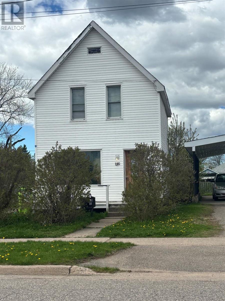 Photo 1 of 135 Walnut St, Sault Ste Marie ON