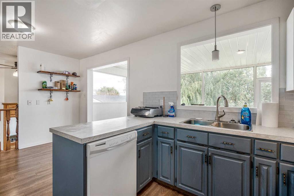 Photo 12 of 6017 57 Street, Taber AB