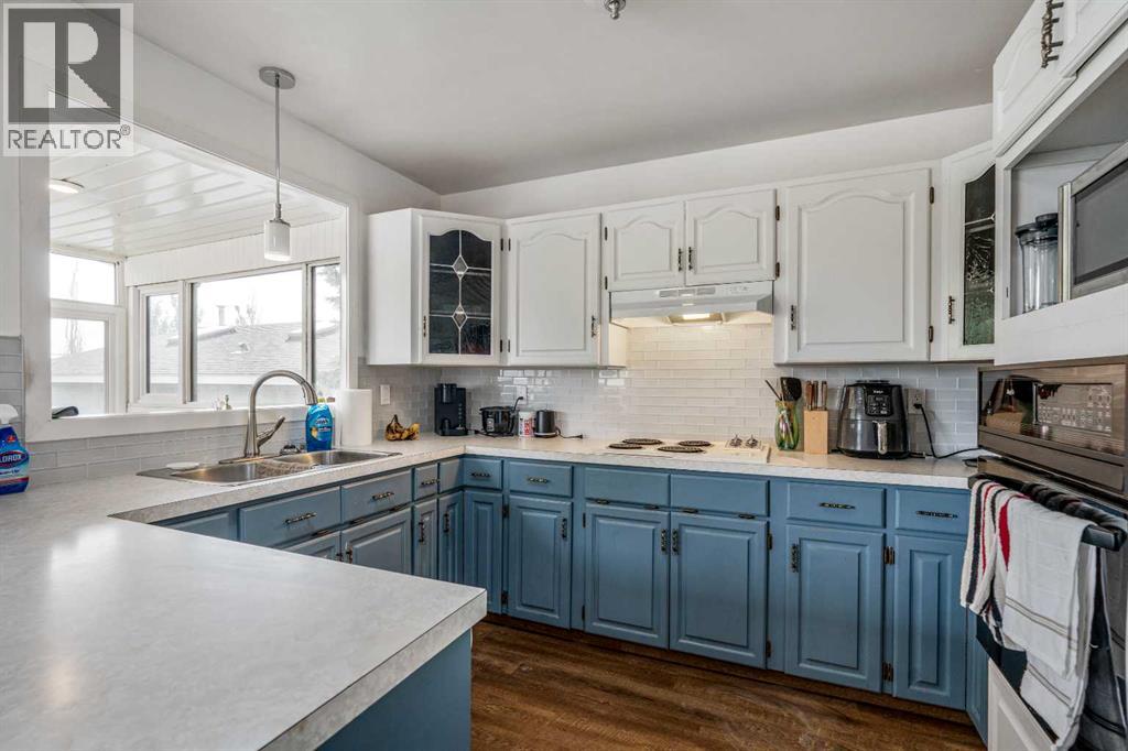 Photo 11 of 6017 57 Street, Taber AB