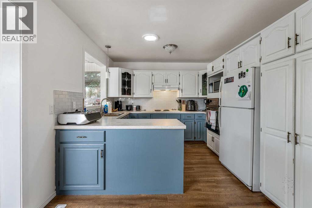 Photo 10 of 6017 57 Street, Taber AB