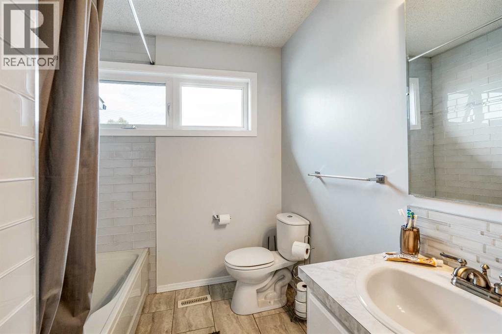 Photo 20 of 6017 57 Street, Taber AB