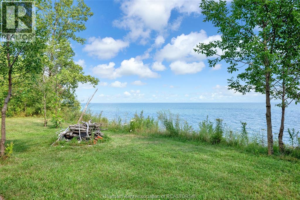 Photo 12 of 1311 Bluff Line, Wheatley ON