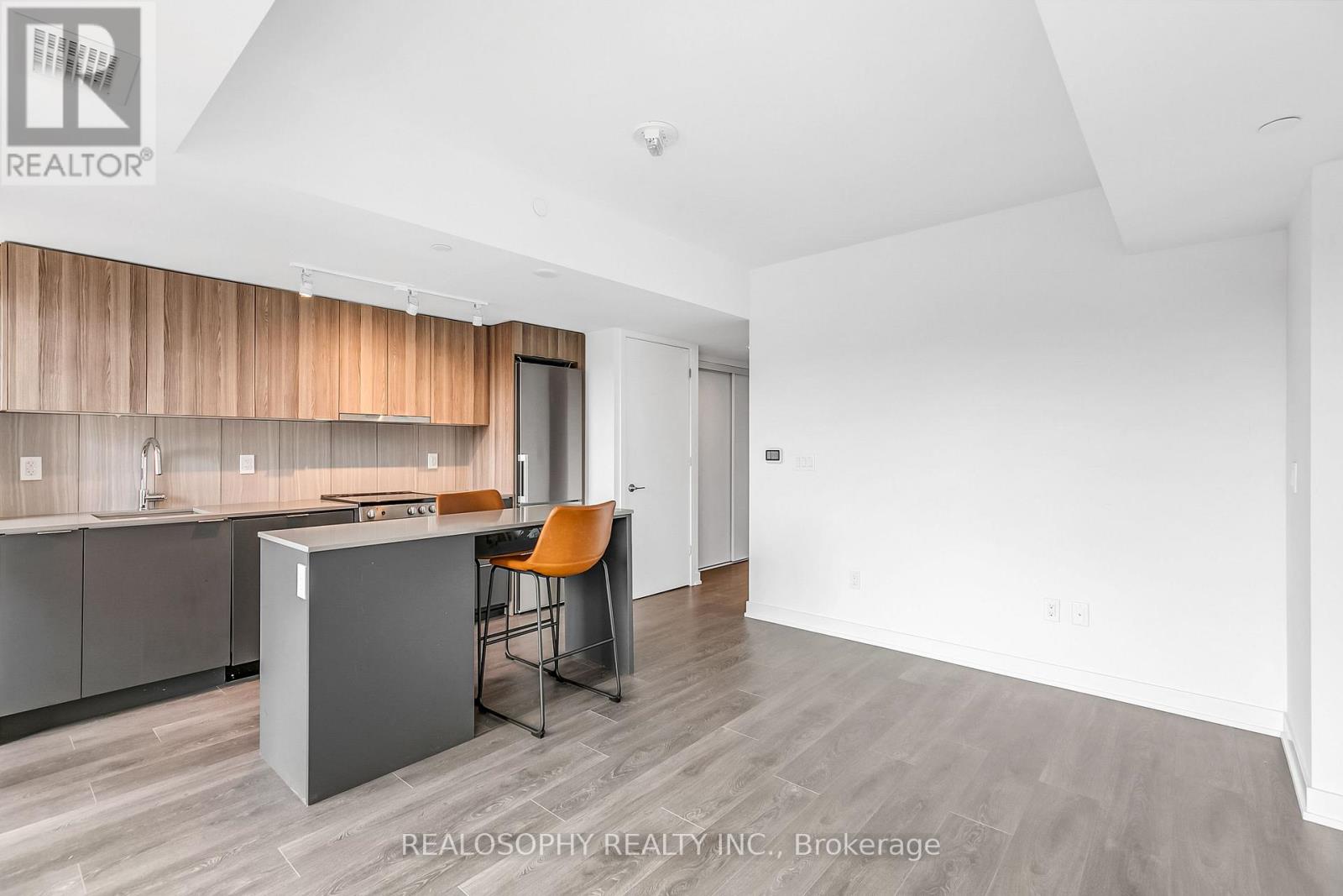 Photo 3 of 306 8 Tippett Road, Toronto ON