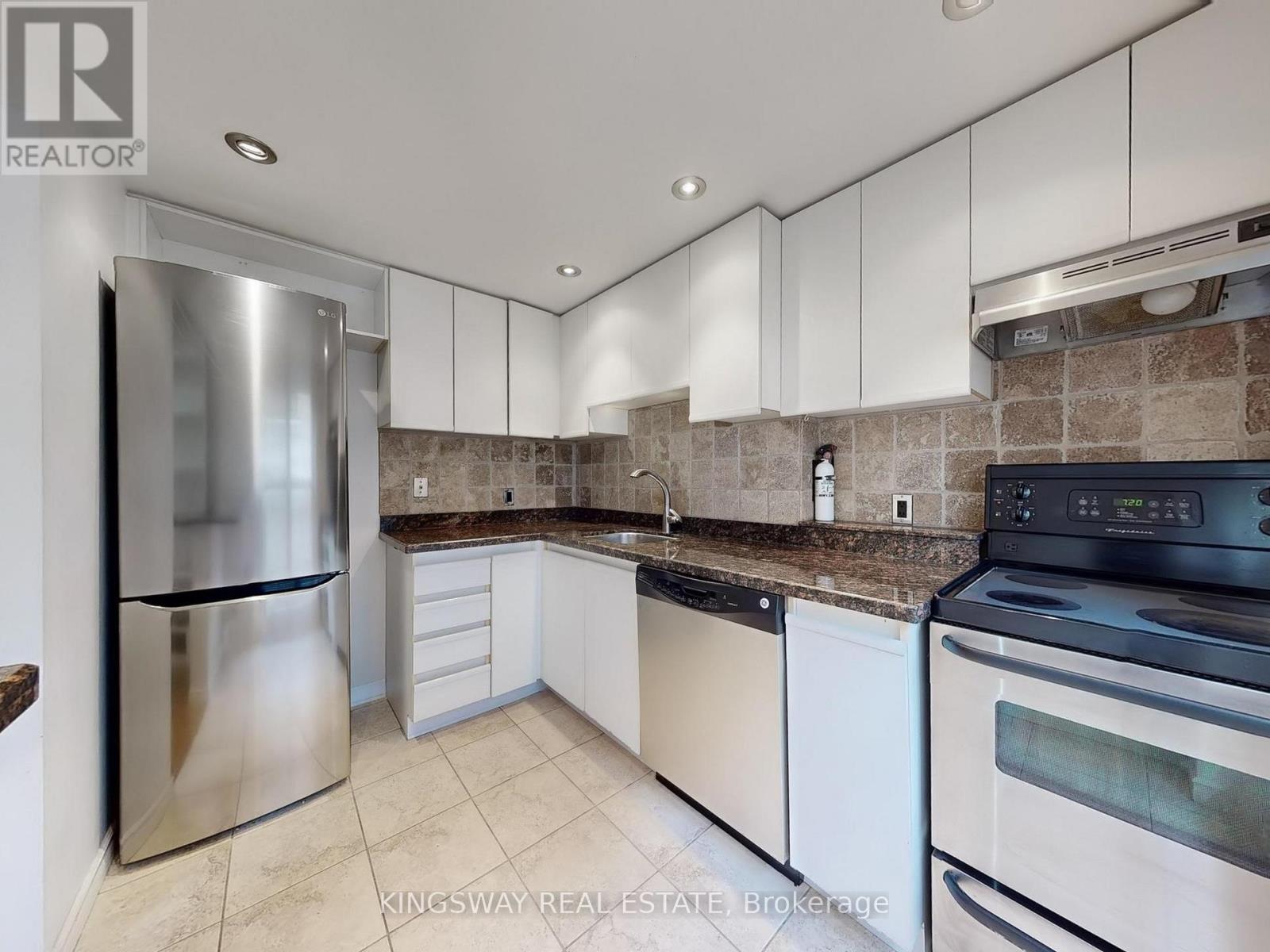 Photo 10 of 506 88 Charles Street E, Toronto ON