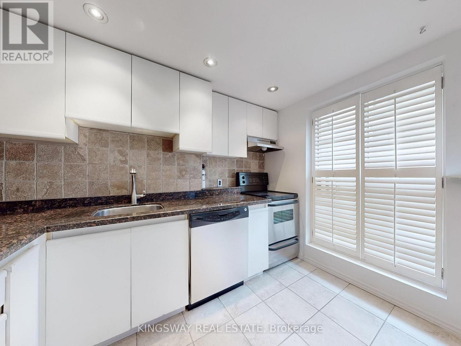 Photo 11 of 506 88 Charles Street E, Toronto ON