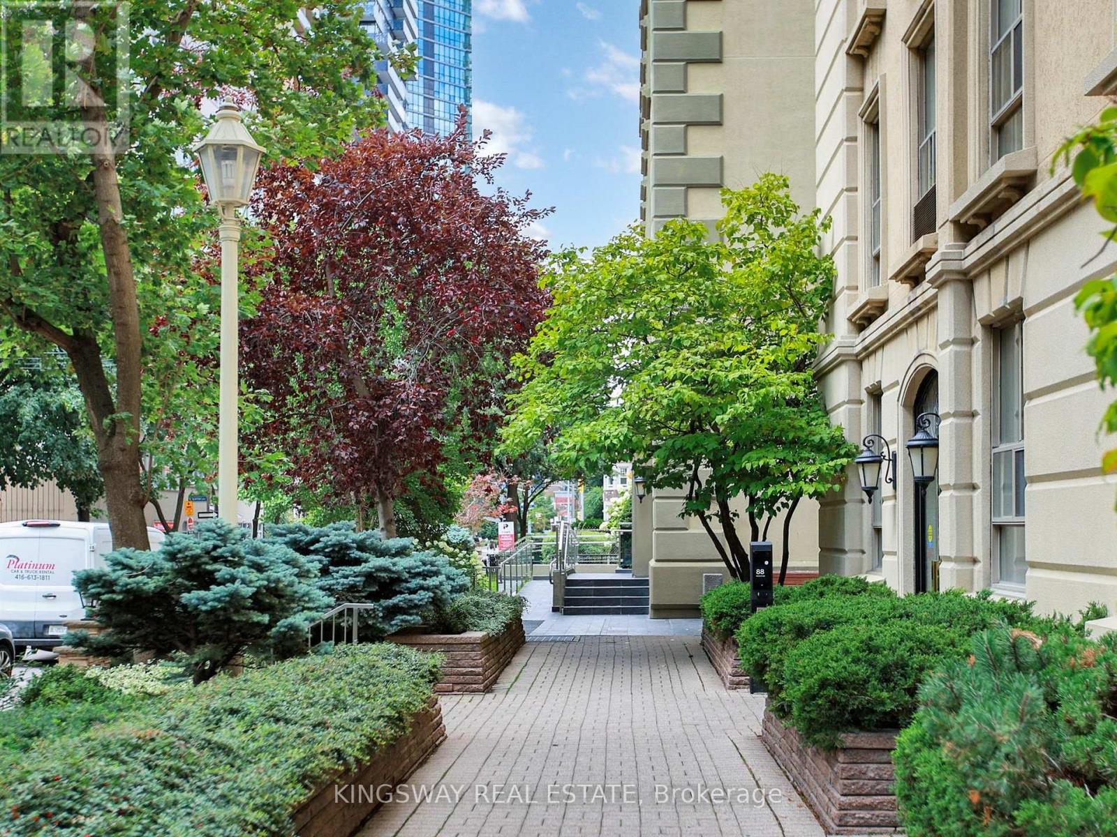 Photo 2 of 506 88 Charles Street E, Toronto ON