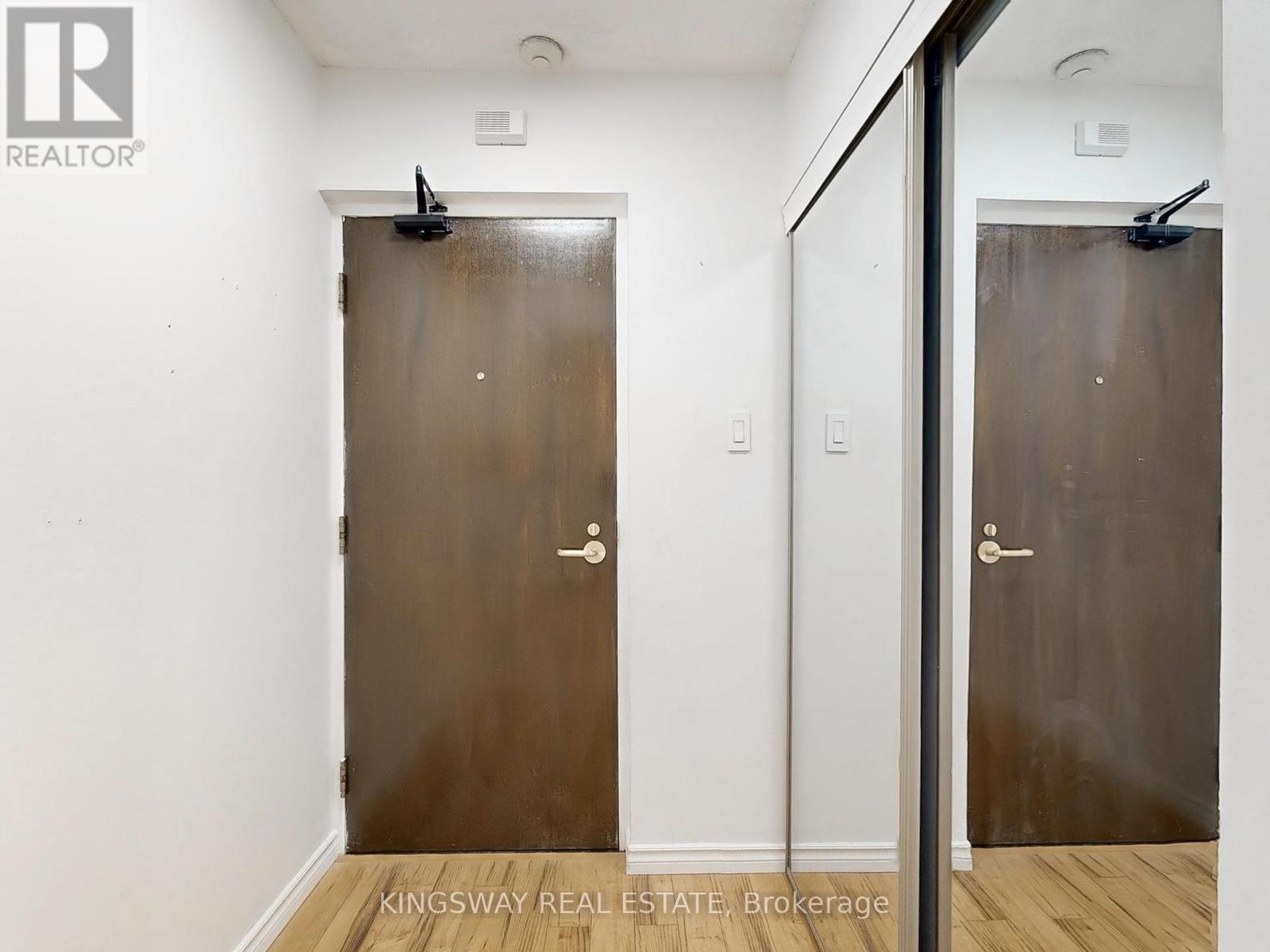 Photo 3 of 506 88 Charles Street E, Toronto ON