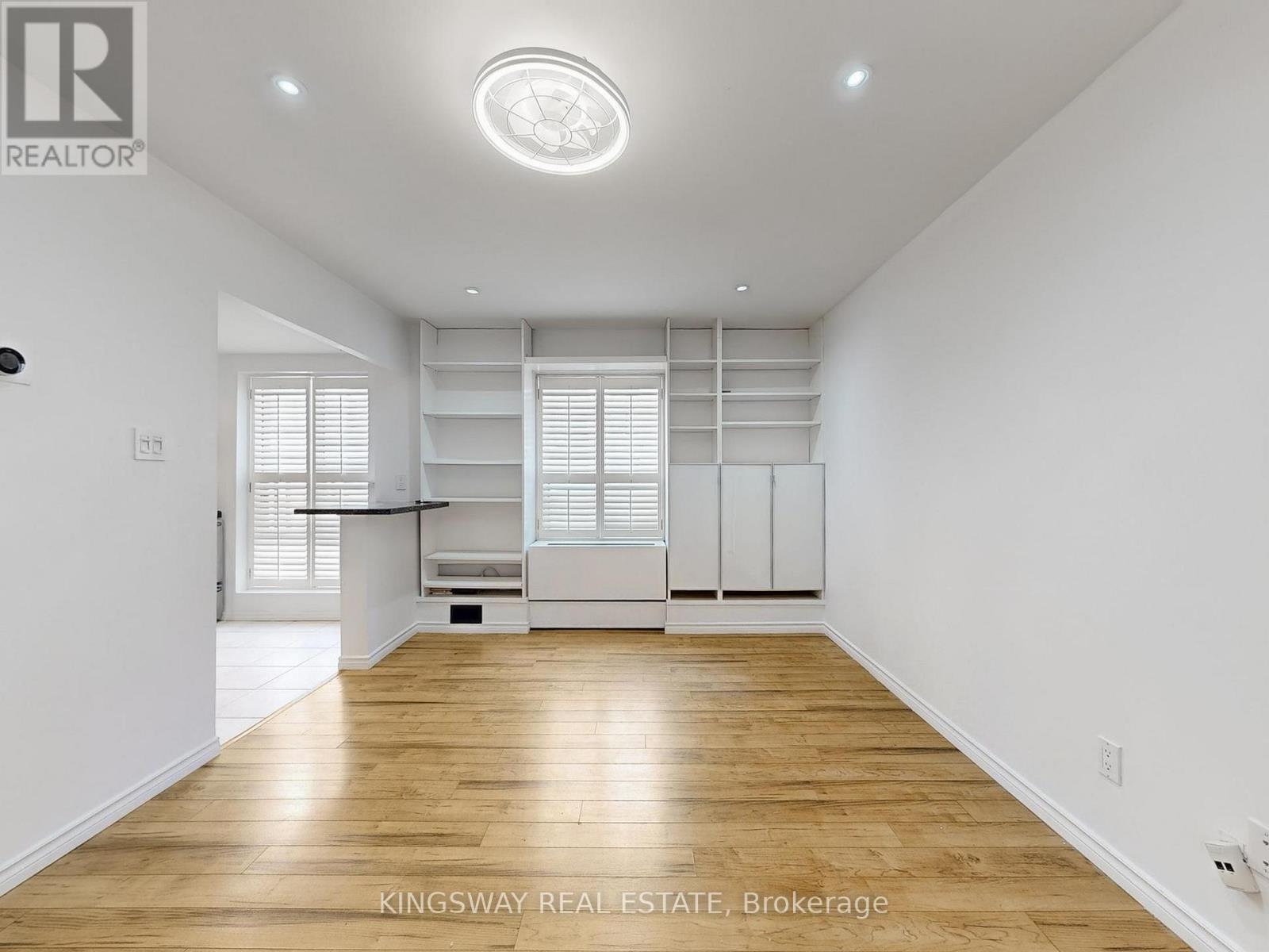 Photo 5 of 506 88 Charles Street E, Toronto ON