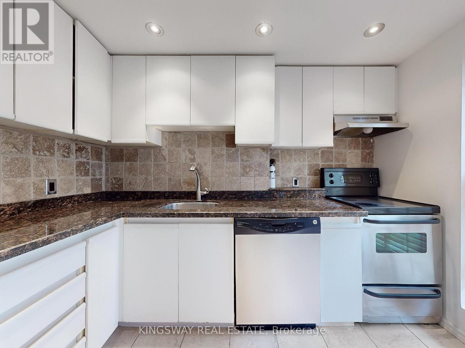 Photo 9 of 506 88 Charles Street E, Toronto ON