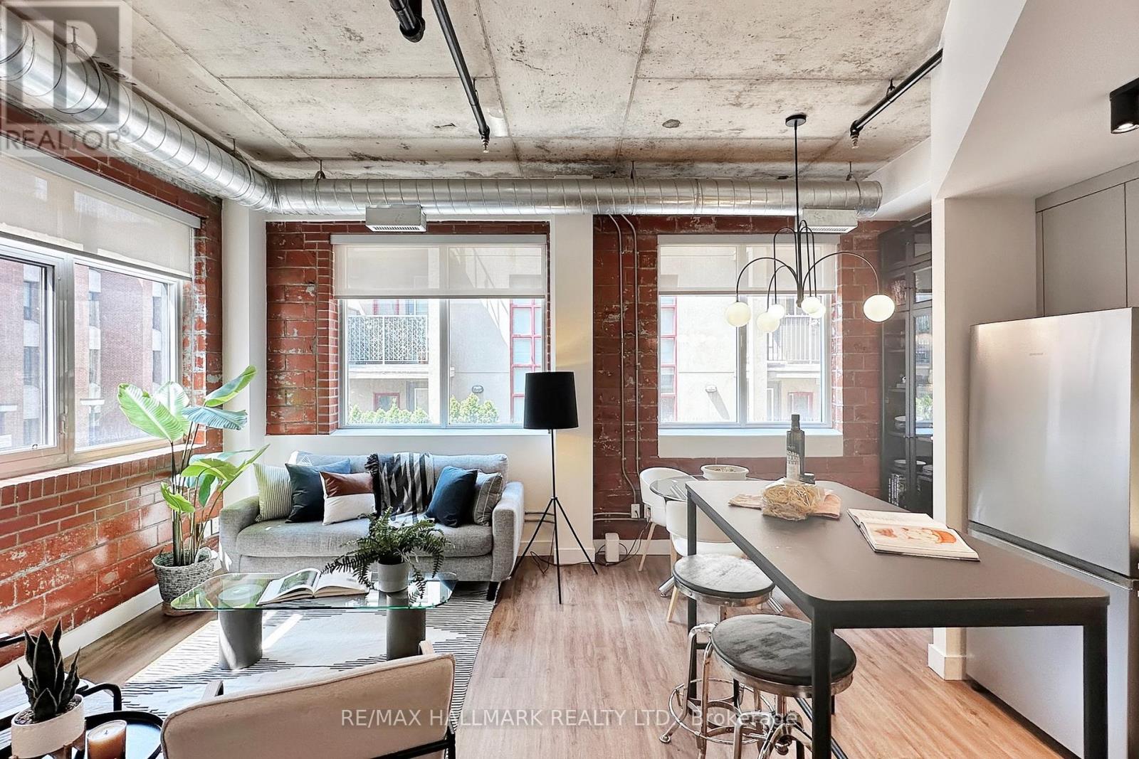 Photo 7 of 206 10 Wellesley Place, Toronto ON