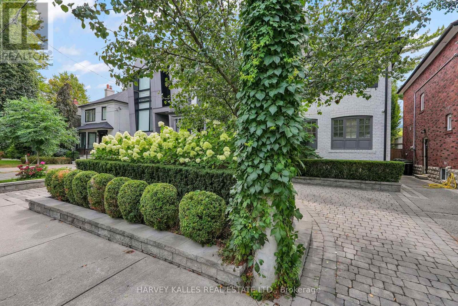 Photo 3 of 281 Snowdon Avenue, Toronto ON
