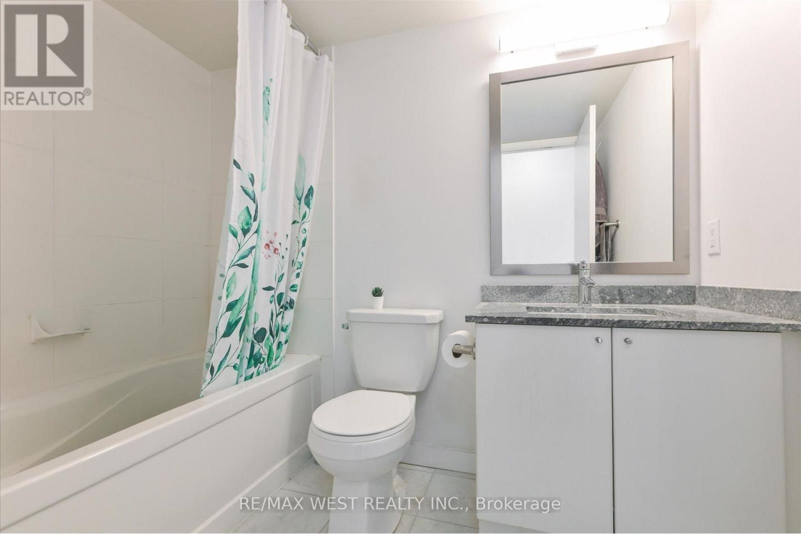 Photo 8 of 1504 33 Bay Street, Toronto ON
