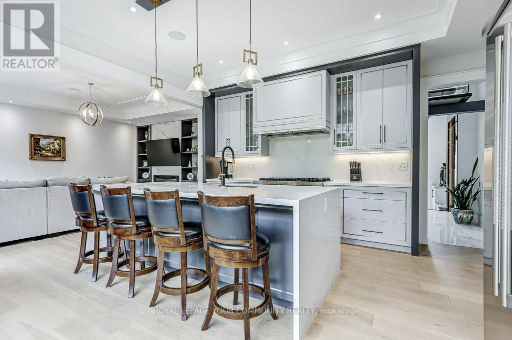 Photo 11 of 2 Hemford Crescent, Toronto ON