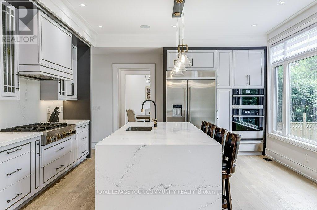 Photo 13 of 2 Hemford Crescent, Toronto ON