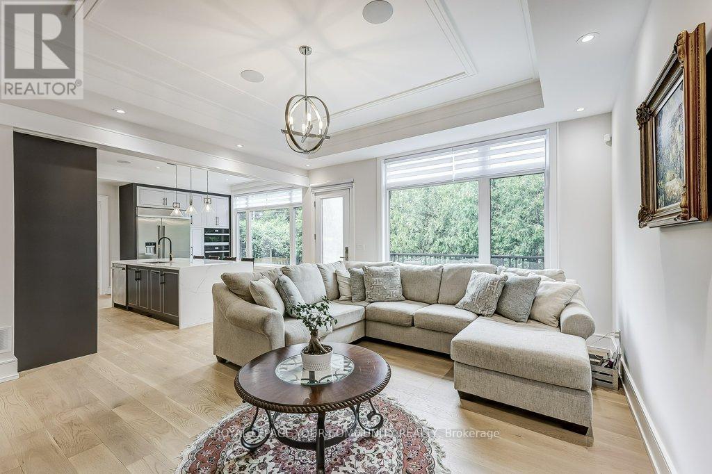 Photo 14 of 2 Hemford Crescent, Toronto ON