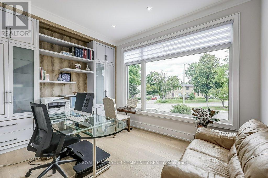 Photo 15 of 2 Hemford Crescent, Toronto ON
