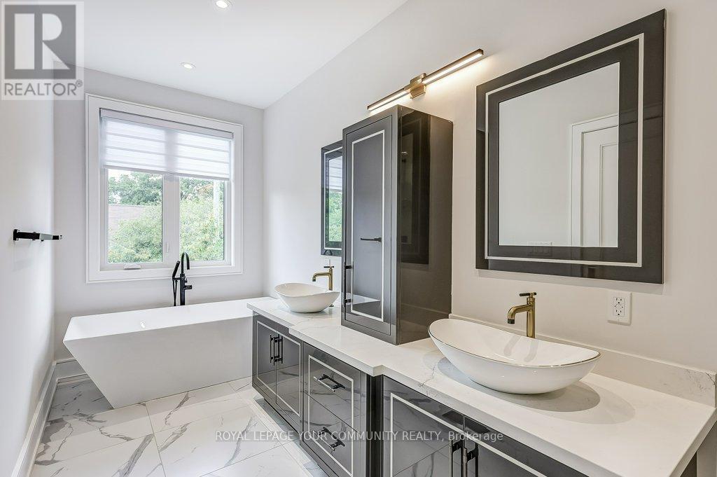 Photo 19 of 2 Hemford Crescent, Toronto ON