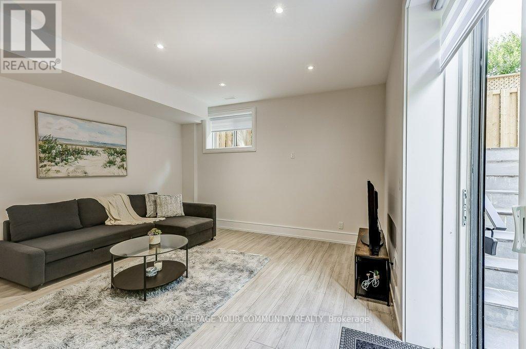Photo 27 of 2 Hemford Crescent, Toronto ON