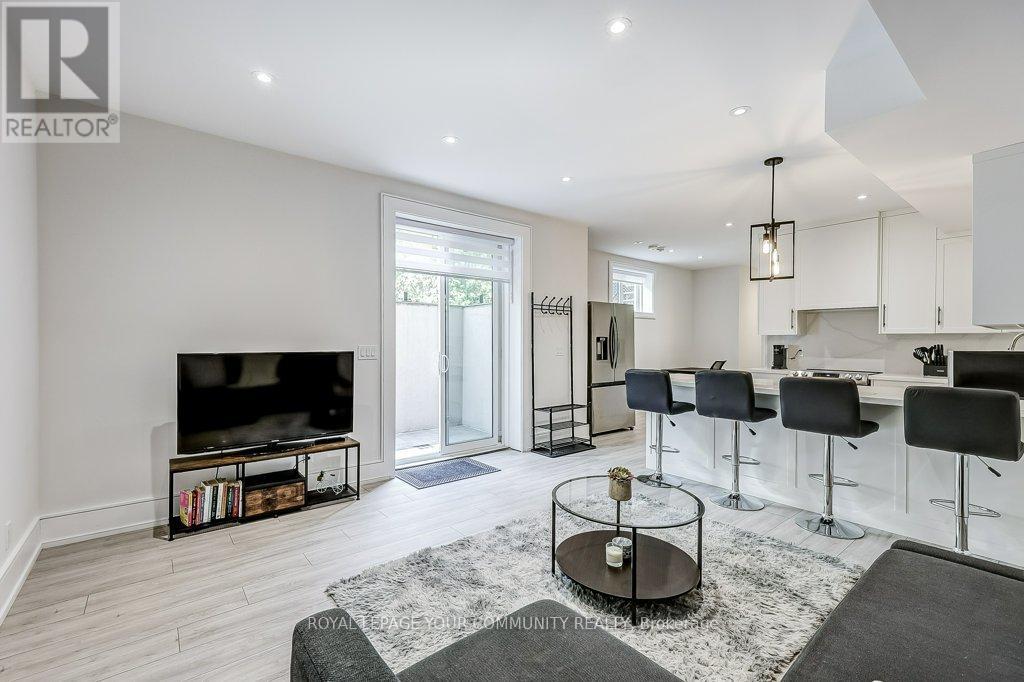 Photo 28 of 2 Hemford Crescent, Toronto ON