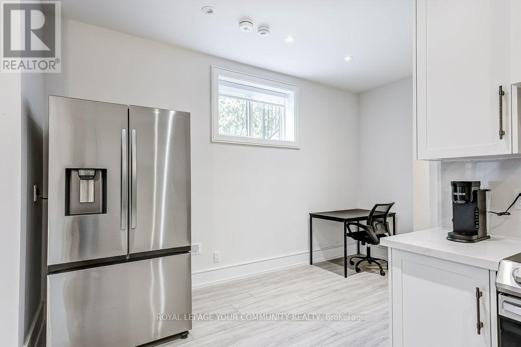 Photo 30 of 2 Hemford Crescent, Toronto ON