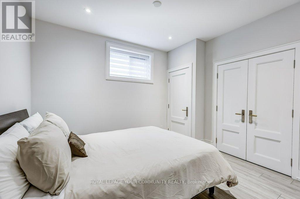 Photo 32 of 2 Hemford Crescent, Toronto ON