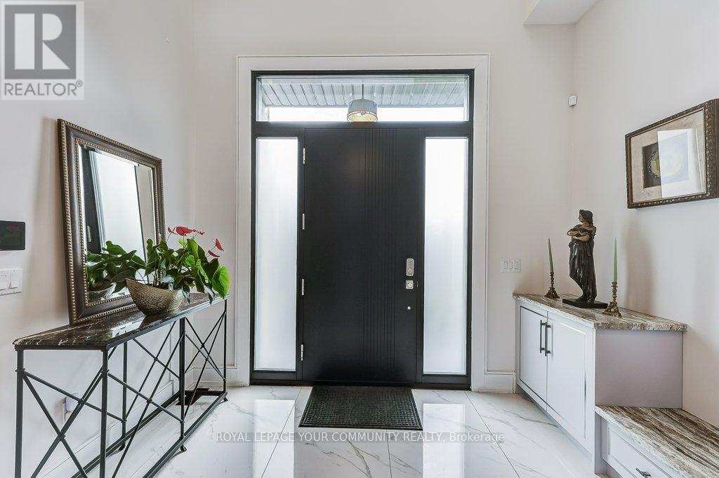 Photo 4 of 2 Hemford Crescent, Toronto ON